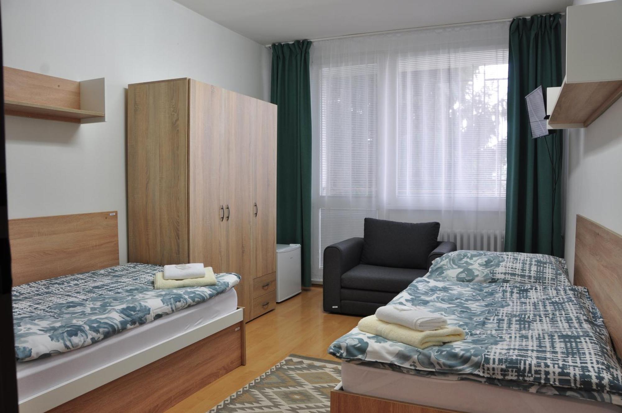 Skolsky Internat Medicka 2 Hotel Caşonia Exterior foto